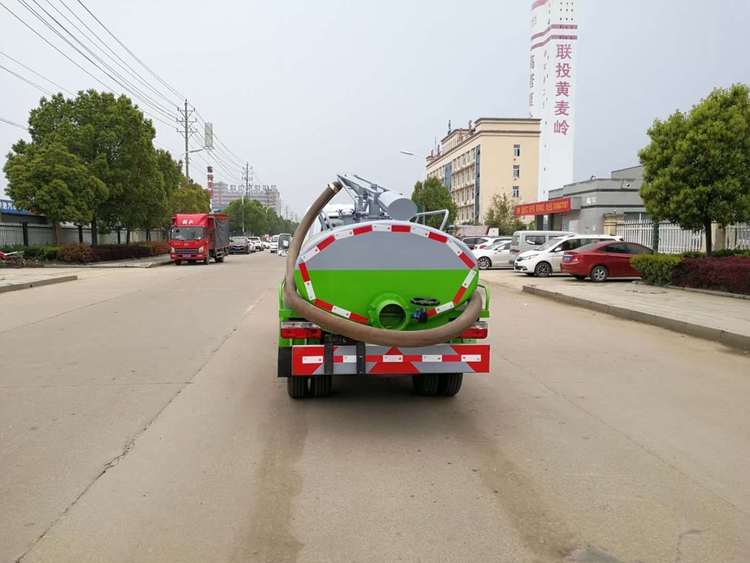 東風(fēng)途逸2.5方地下室吸糞車