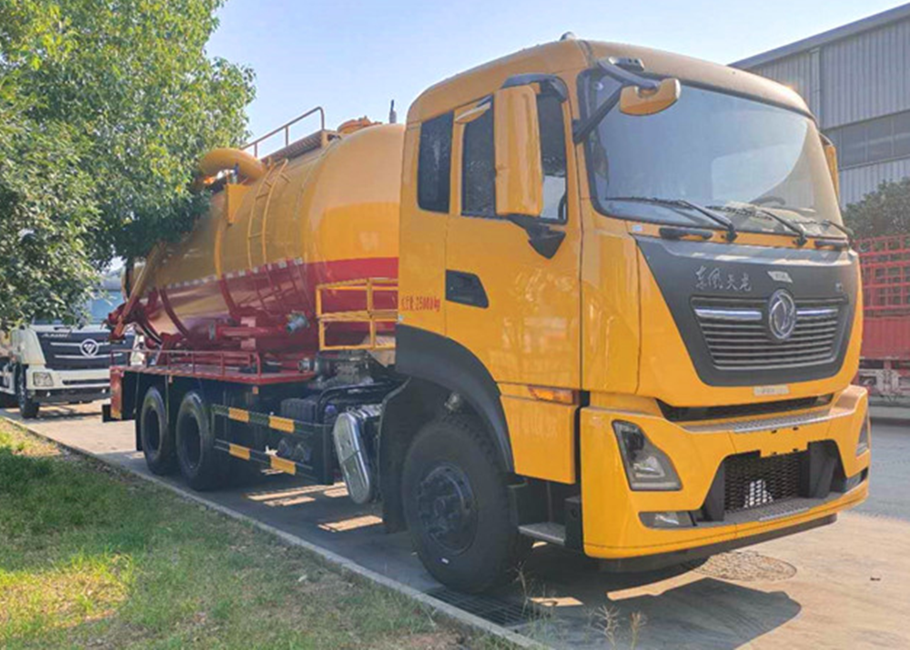 東風(fēng)天龍后雙橋18噸清洗吸污車(chē)