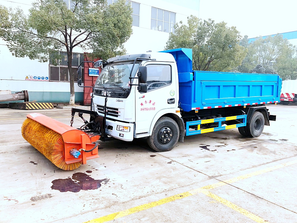 東風(fēng)大多利卡自卸垃圾車(chē)帶滾刷掃雪機(jī)